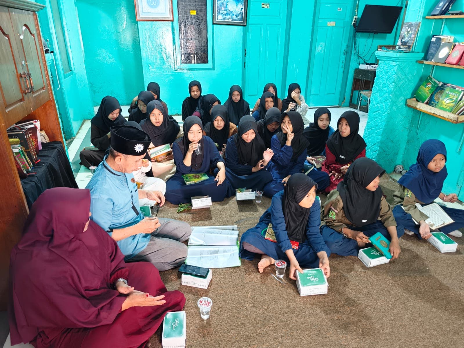 Anak-anak mengikuti kegiatan pembinaan bersama